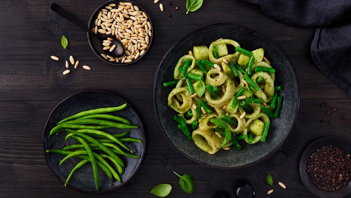 Insalata tiepida di totani con patate, fagiolini e pesto di basilico